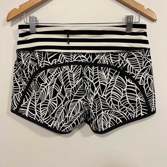 Lululemon Run Times Short *4-Way Stretch Pretty Palm Black Angel Wing 4 - Picture 11 of 16